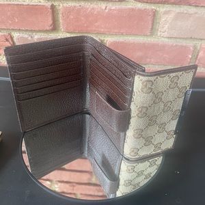 🔥 Gucci
Women's Brown GG Canvas & Leather Coin 🔥